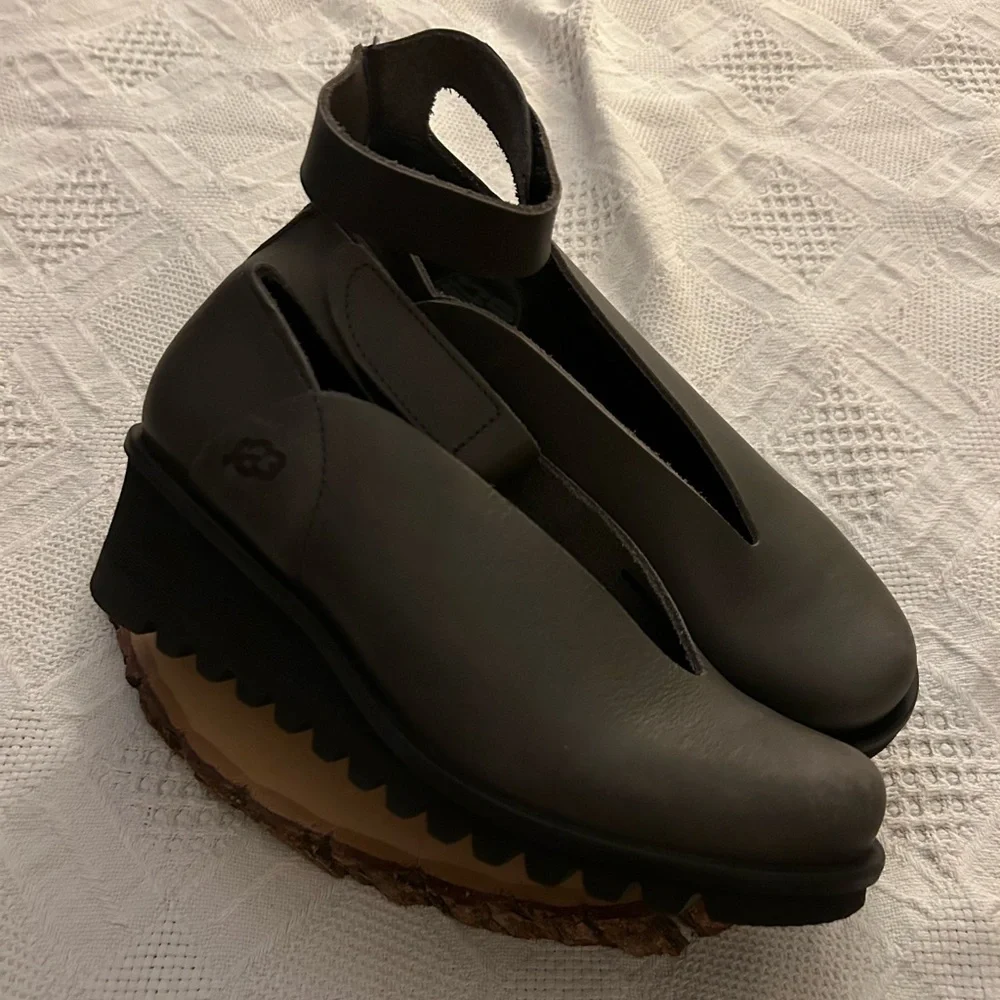 LOINTS of HOLLAND Selena Gray Leather Ankle Strap Wedge Heel Shoes Sz 38